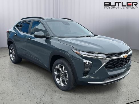 New 2026 Chevrolet Trax LT w/ Driver Confidence Package image 7