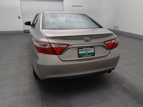 Used 2017 Toyota Camry SE image 6