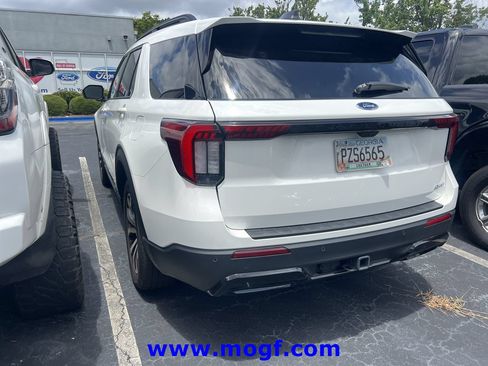 Used 2025 Ford Explorer ST-Line AWD/4WD image 2
