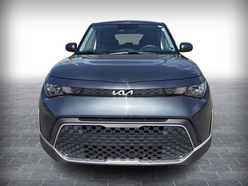Used 2025 Kia Soul LX w/ LX Technology Package FWD image 2