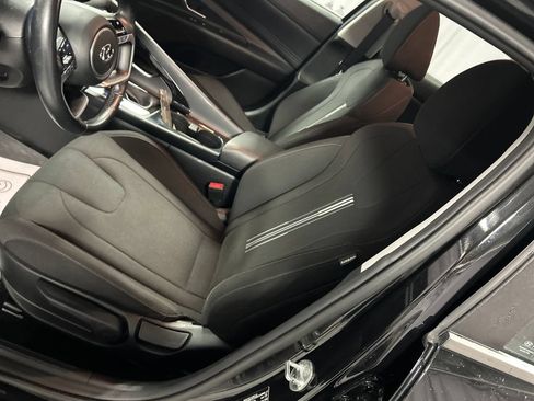 Used 2022 Hyundai Elantra SEL w/ Convenience Package FWD image 10