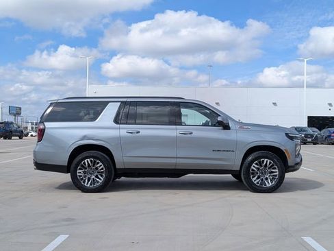 Used 2025 Chevrolet Suburban Z71 image 6