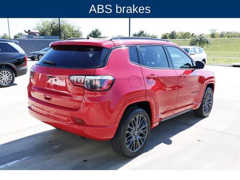 Used 2023 Jeep Compass Limited image 8