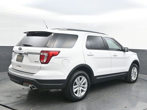 Used 2018 Ford Explorer XLT w/ Equipment Group 201A image 7