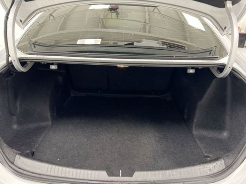 Used 2017 Chevrolet Malibu LT image 23