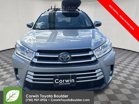 Used 2017 Toyota Highlander XLE AWD/4WD image 2