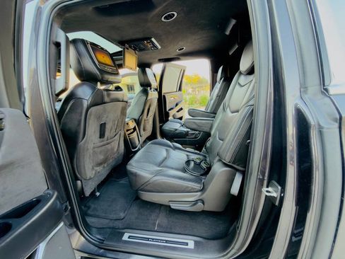Used 2016 Cadillac Escalade ESV Platinum image 18