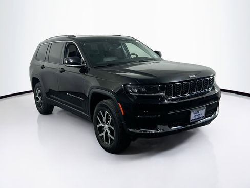 Used 2023 Jeep Grand Cherokee L Limited image 3