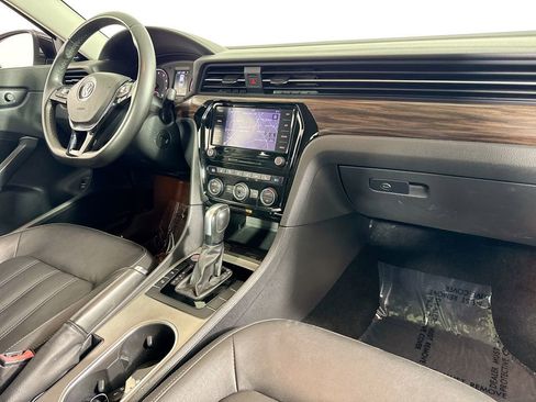 Used 2022 Volkswagen Passat 2.0T image 36