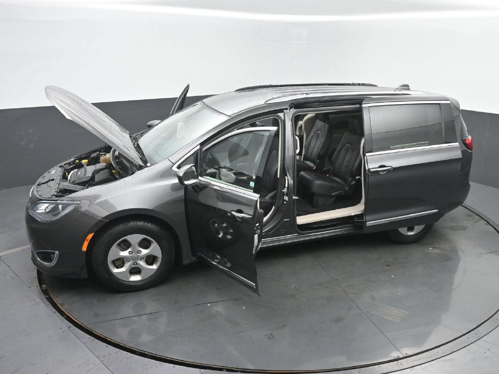 Used 2017 Chrysler Pacifica Touring-L Plus FWD image 66
