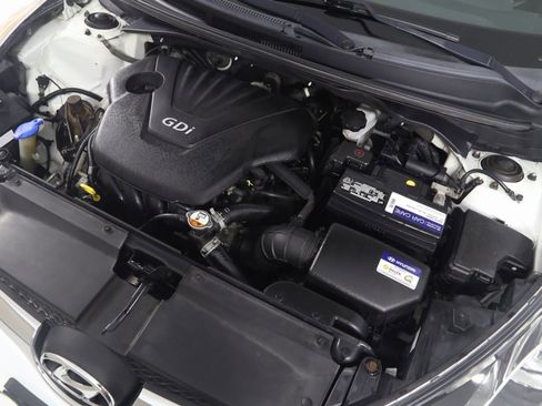 Used 2016 Hyundai Veloster w/ Option Group 02 image 15