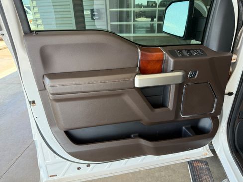 Used 2016 Ford F150 King Ranch w/ Equipment Group 601A Luxury AWD/4WD image 8