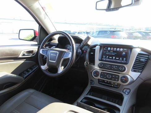 Certified 2020 GMC Yukon Denali w/ Open Road Package AWD/4WD image 31