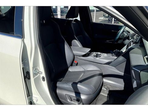 Used 2021 Toyota Venza Limited image 8