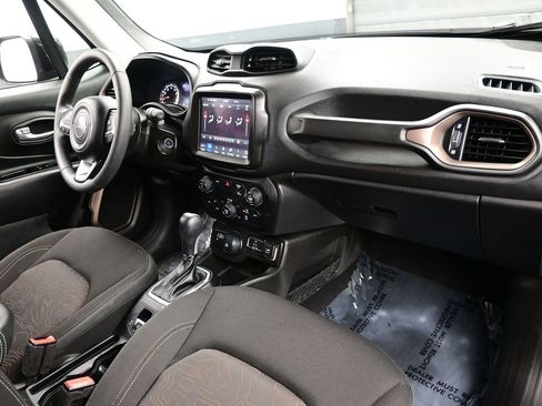 Used 2023 Jeep Renegade Latitude AWD/4WD image 16