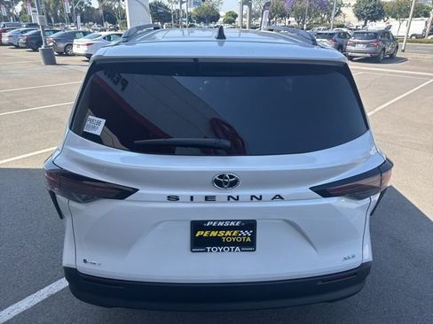Certified 2026 Toyota Sienna XLE FWD image 10