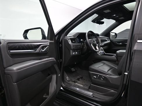 Used 2024 GMC Yukon XL Denali w/ Advanced Technology Package image 11