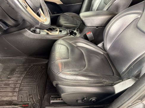 Used 2018 Jeep Cherokee Limited AWD/4WD image 12