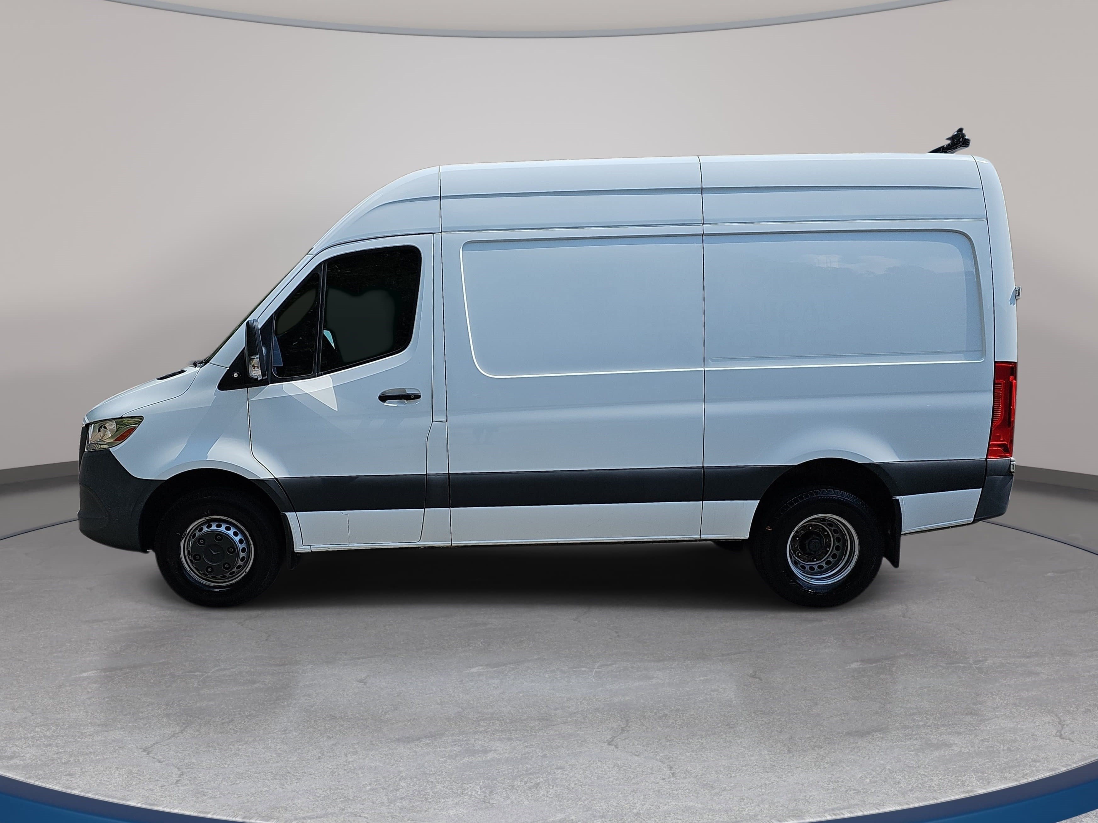 Used 2022 Mercedes-Benz Sprinter 4500 image 8