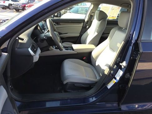 Used 2019 Honda Accord LX image 9