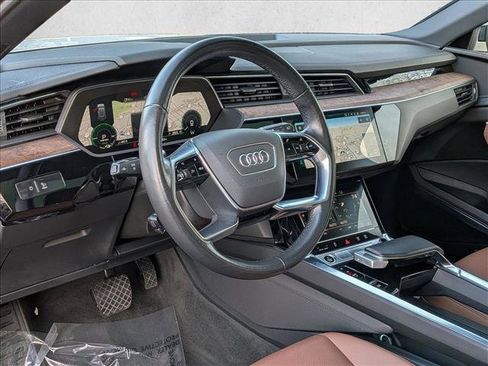 Certified 2022 Audi e-tron Premium Plus w/ Premium Plus Package image 10