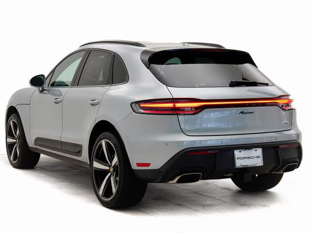 Certified 2025 Porsche Macan AWD/4WD image 3