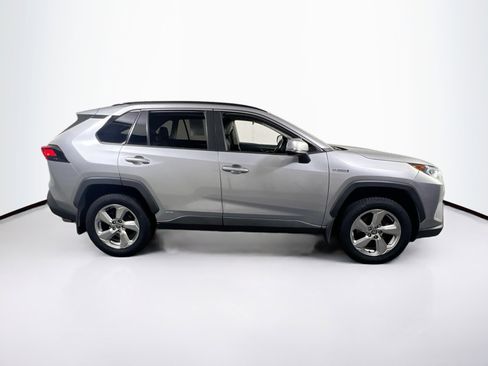 Used 2021 Toyota RAV4 XLE Premium image 4
