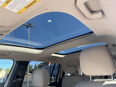 Used 2020 Mercedes-Benz GLB 250 4MATIC image 24