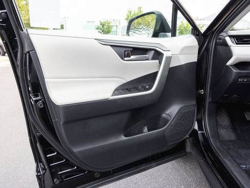 Certified 2020 Toyota RAV4 XLE w/ Carpet Mat Package FWD image 13