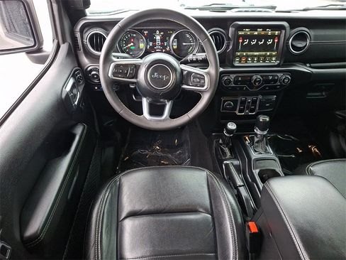 Used 2023 Jeep Wrangler Unlimited Sahara image 13