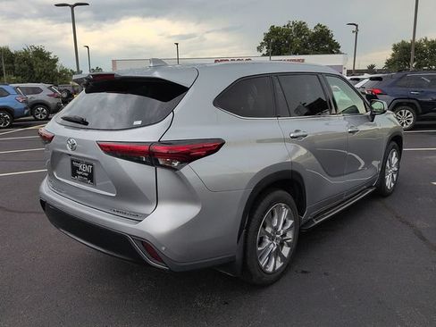 Used 2021 Toyota Highlander Limited AWD/4WD image 7