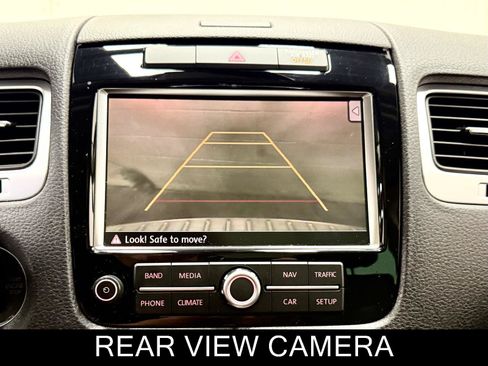 Used 2012 Volkswagen Touareg TDI AWD/4WD image 36