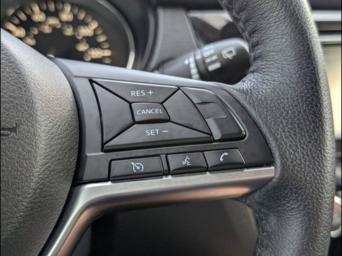 Used 2019 Nissan Rogue SV FWD image 23
