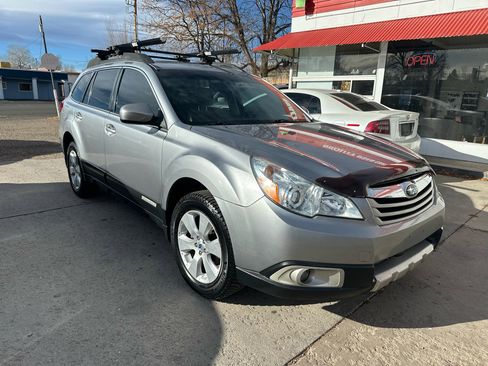Used 2011 Subaru Outback 2.5i Limited w/ PWR Moonroof Pkg image 3