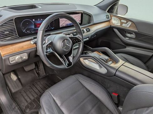 Used 2025 Mercedes-Benz GLS 450 4MATIC image 28