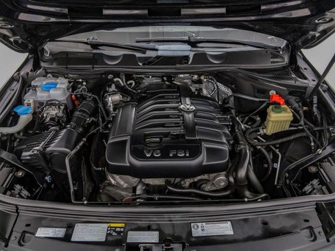 Used 2017 Volkswagen Touareg Executive AWD/4WD image 54