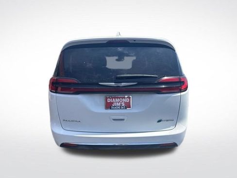 Used 2022 Chrysler Pacifica Touring-L FWD image 6