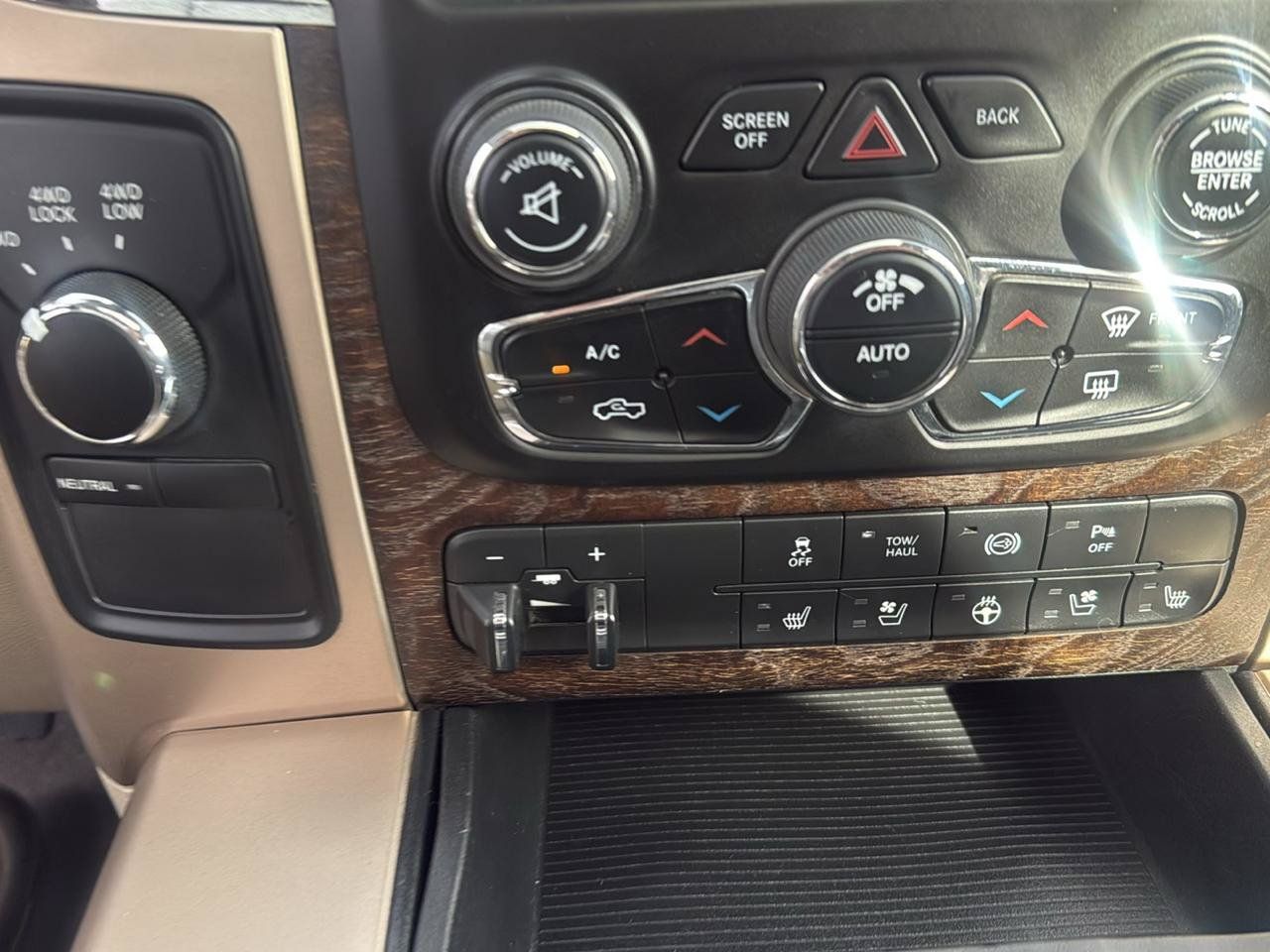 Used 2014 RAM 3500 Laramie Longhorn w/ Convenience Group AWD/4WD image 20