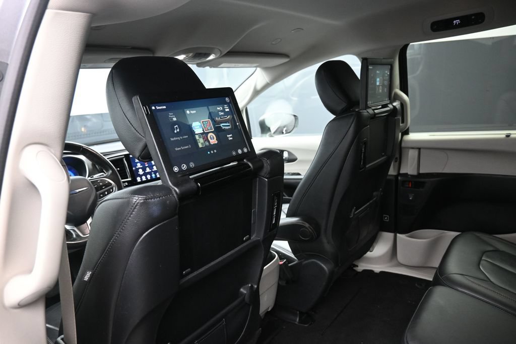 Used 2020 Chrysler Pacifica Touring-L Plus FWD image 23