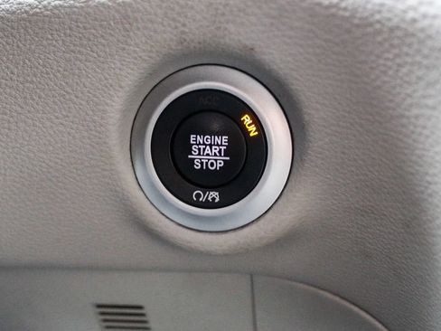 Used 2023 Chrysler Pacifica Limited FWD image 26