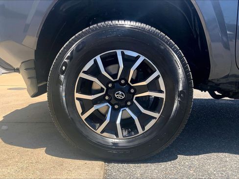 Used 2020 Toyota Tacoma TRD Sport AWD/4WD image 11