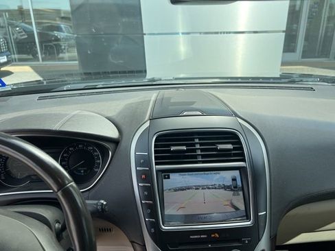 Used 2018 Lincoln MKX Reserve w/ Lincoln MKX Climate Package FWD image 9