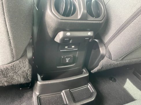Used 2024 Jeep Wrangler Unlimited Sahara w/ Technology Group AWD/4WD image 25