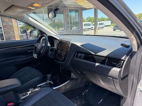Used 2019 Mitsubishi Outlander SEL AWD/4WD image 21