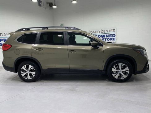 Used 2025 Subaru Ascent Premium AWD/4WD image 9