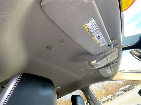 Used 2024 Chrysler Pacifica Touring-L image 22