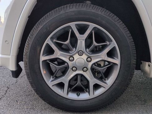 Used 2020 Jeep Grand Cherokee Overland image 14