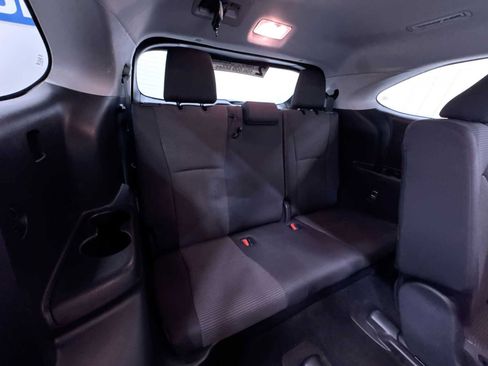 Used 2025 Toyota Highlander LE FWD image 41