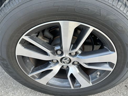 Used 2018 Toyota RAV4 LE image 14