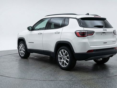 Used 2025 Jeep Compass Limited image 6